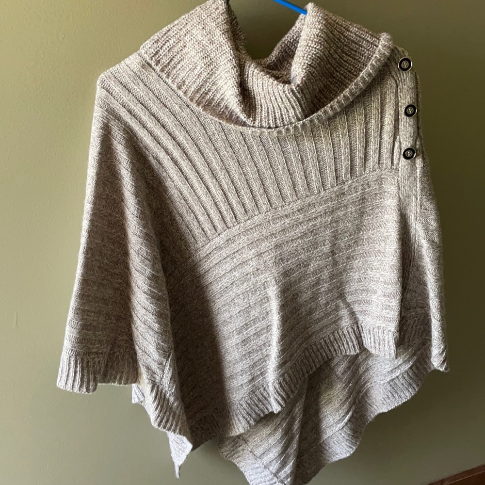 Karen Scott lightweight poncho sweater
